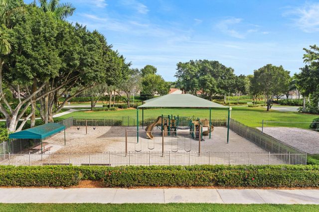 690 Fox Creek Ct, Weston, FL 33327