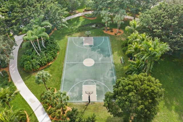 690 Fox Creek Ct, Weston, FL 33327