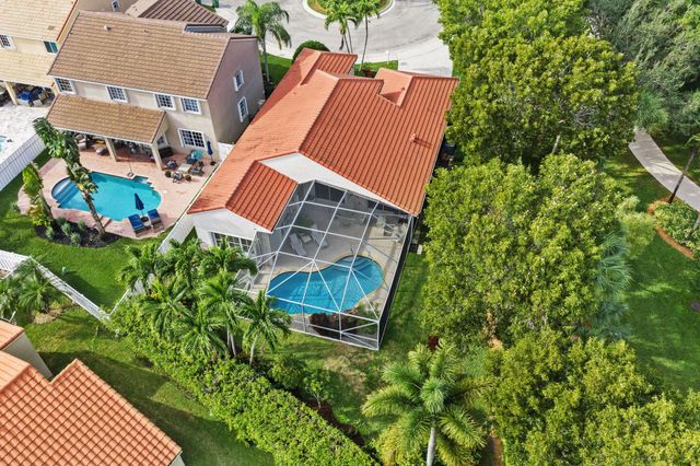 690 Fox Creek Ct, Weston, FL 33327