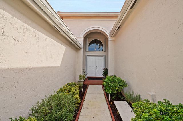 690 Fox Creek Ct, Weston, FL 33327