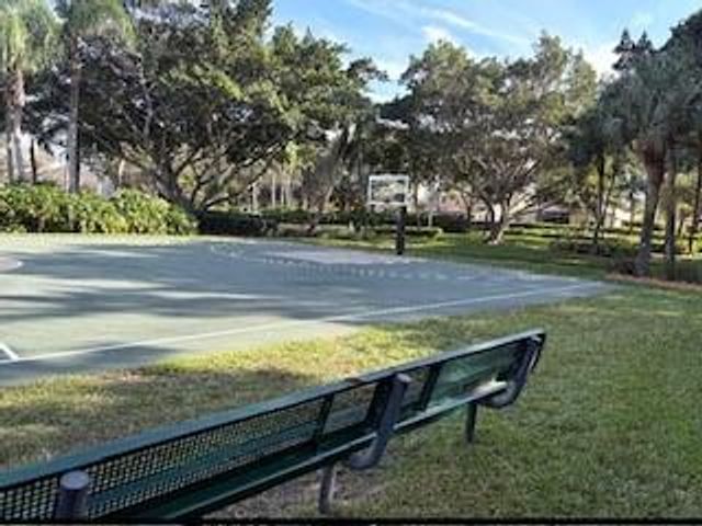 690 Fox Creek Ct, Weston, FL 33327