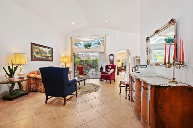 690 Fox Creek Ct, Weston, FL 33327