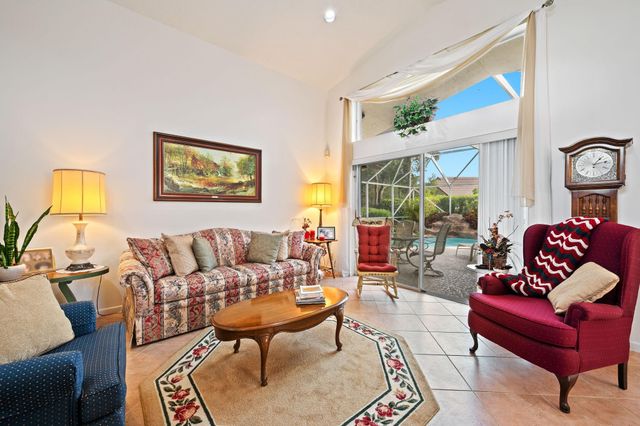 690 Fox Creek Ct, Weston, FL 33327