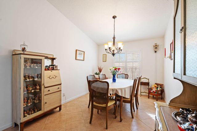 690 Fox Creek Ct, Weston, FL 33327