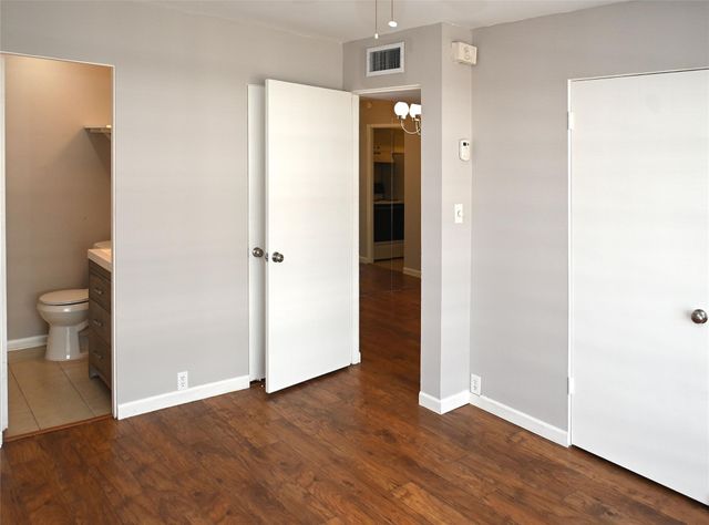 2101 Fountain View Drive 38C, Houston, TX 77057