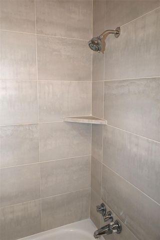 2101 Fountain View Drive 38C, Houston, TX 77057
