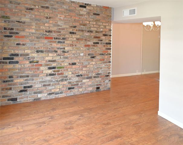 2101 Fountain View Drive 38C, Houston, TX 77057