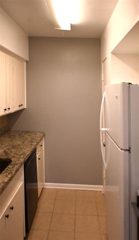2101 Fountain View Drive 38C, Houston, TX 77057