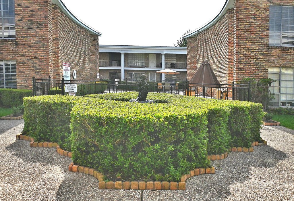 2101 Fountain View Drive 38C, Houston, TX 77057