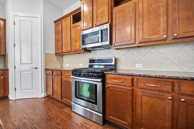 2811 Clay Street, Houston, TX 77003