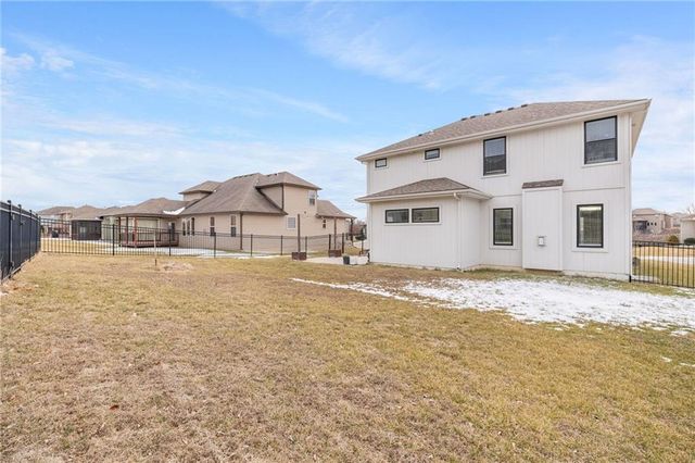 1225 Hillmann Lane, Warrensburg, MO 64093