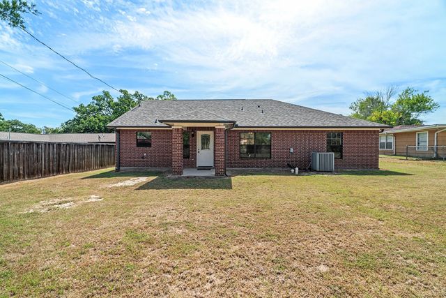 1904 Murray Ave, Rockdale, TX 76567