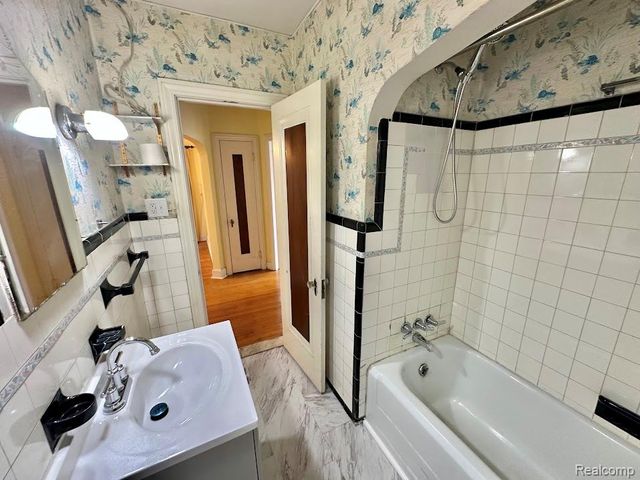 7502 Coolidge, Center Line, MI 48015