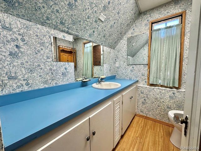 7502 Coolidge, Center Line, MI 48015