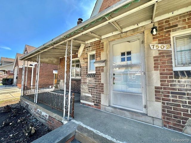 7502 Coolidge, Center Line, MI 48015