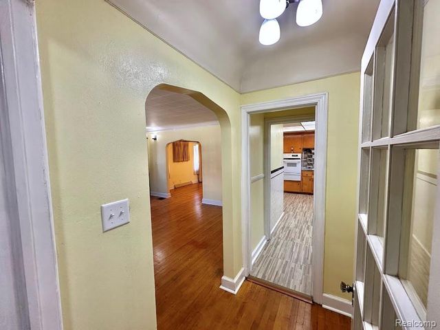 7502 Coolidge, Center Line, MI 48015