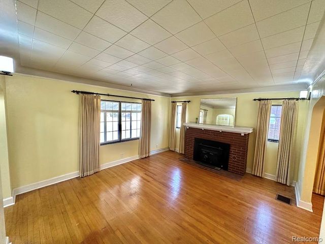 7502 Coolidge, Center Line, MI 48015