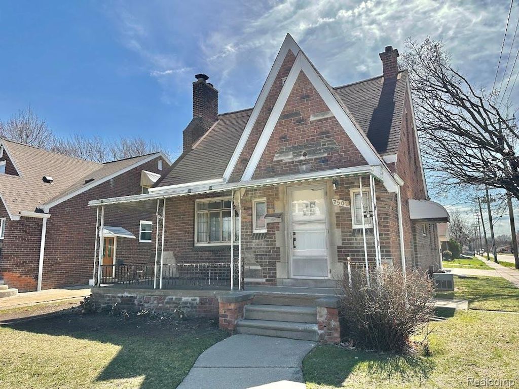 7502 Coolidge, Center Line, MI 48015