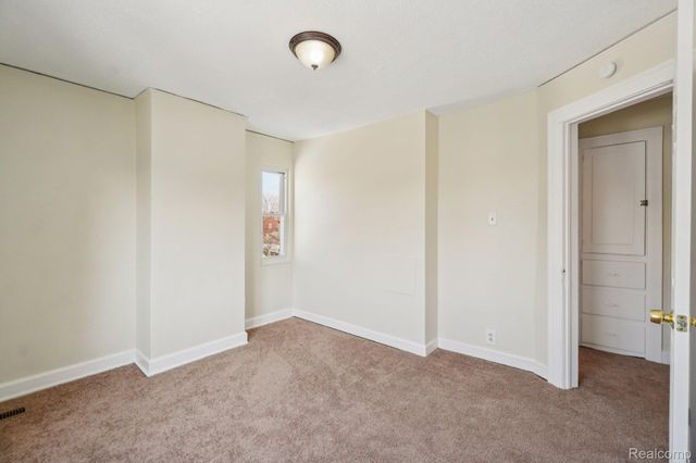 18238 Santa Rosa Drive, Detroit, MI 48221
