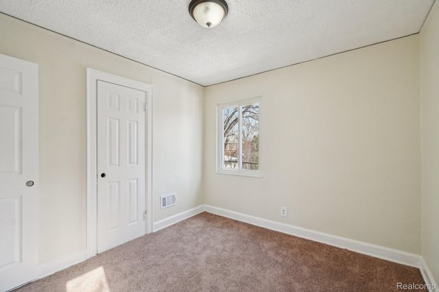 18238 Santa Rosa Drive, Detroit, MI 48221