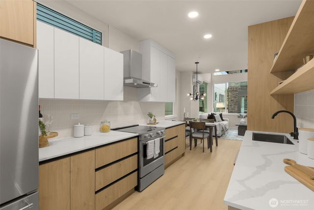 1127 C 10th Avenue E, Seattle, WA 98102