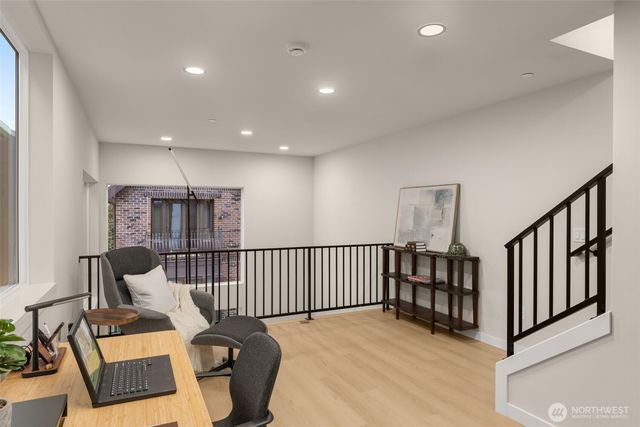 1127 C 10th Avenue E, Seattle, WA 98102