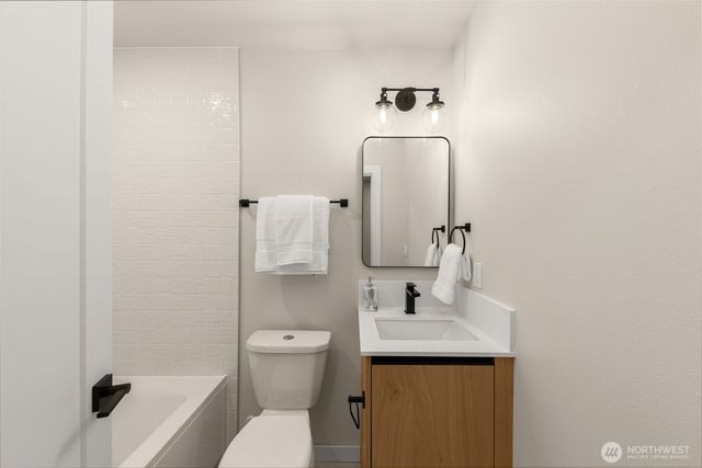 1127 C 10th Avenue E, Seattle, WA 98102