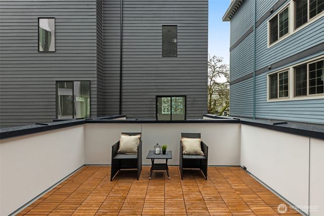 1127 C 10th Avenue E, Seattle, WA 98102