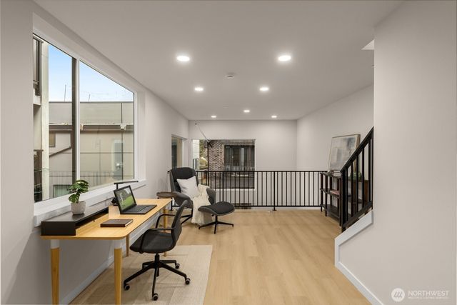 1127 C 10th Avenue E, Seattle, WA 98102