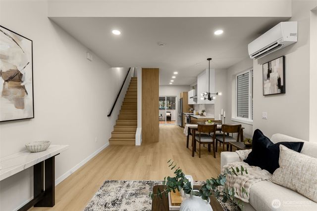 1127 C 10th Avenue E, Seattle, WA 98102