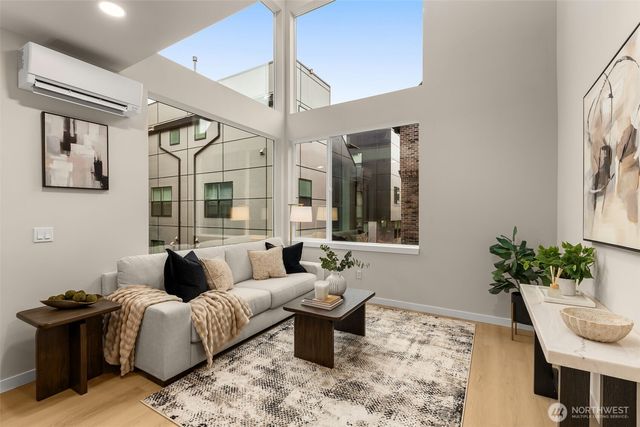 1127 C 10th Avenue E, Seattle, WA 98102