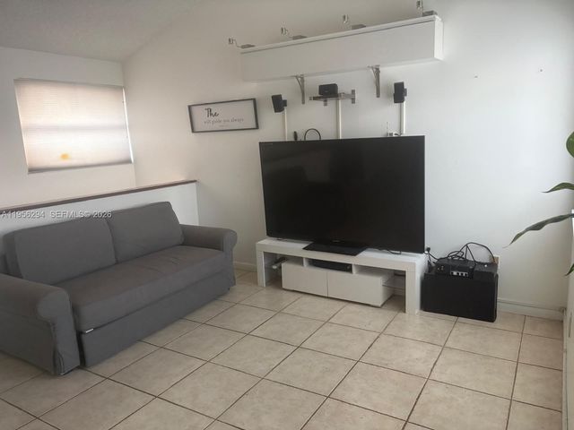 9980 NW 9th St Circle 204, Miami, FL 33172