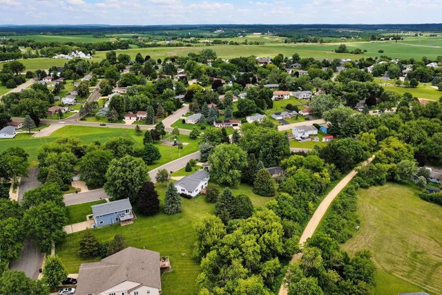 401 Linda Road, Mount Horeb, WI 53572