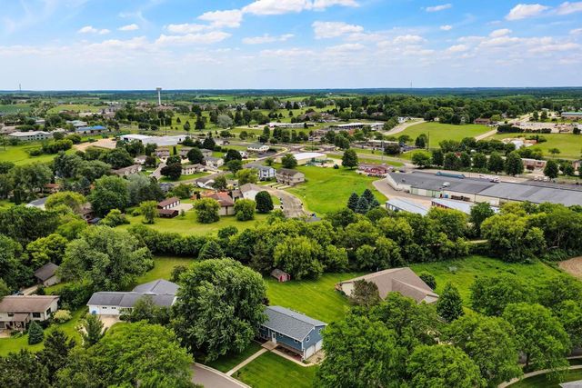 401 Linda Road, Mount Horeb, WI 53572