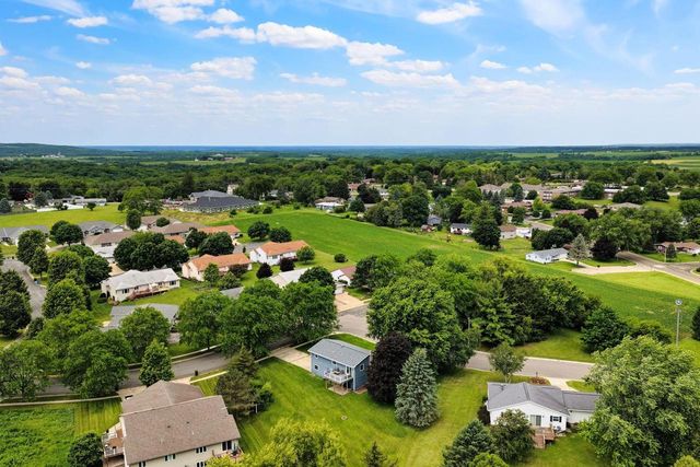 401 Linda Road, Mount Horeb, WI 53572