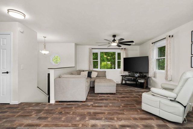 401 Linda Road, Mount Horeb, WI 53572