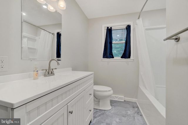 385 TRI HILL DR, York, PA 17403