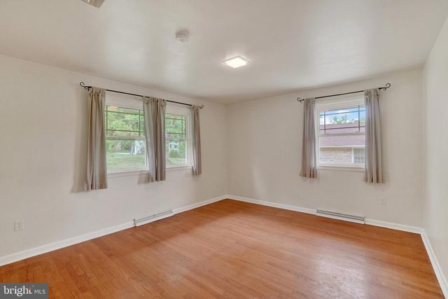 385 TRI HILL DR, York, PA 17403