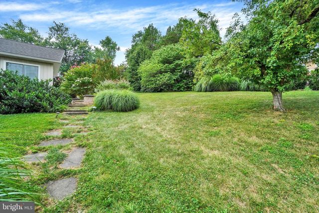 385 TRI HILL DR, York, PA 17403