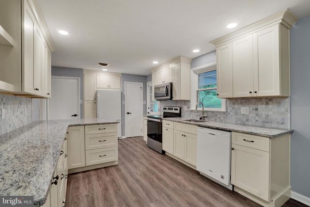 385 TRI HILL DR, York, PA 17403