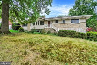 385 TRI HILL DR, York, PA 17403