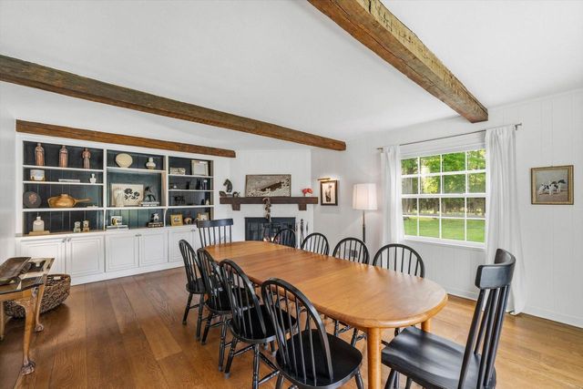9431 W Hawthorne ROAD, Mequon, WI 53097
