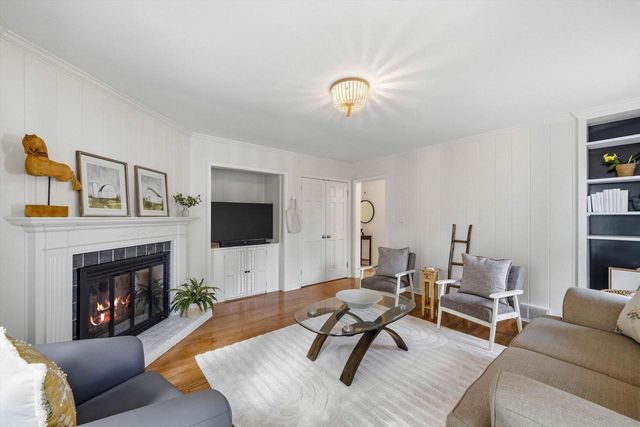 9431 W Hawthorne ROAD, Mequon, WI 53097