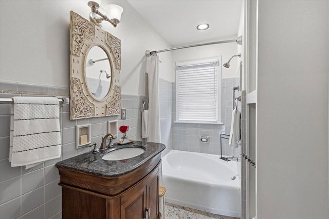 9431 W Hawthorne ROAD, Mequon, WI 53097