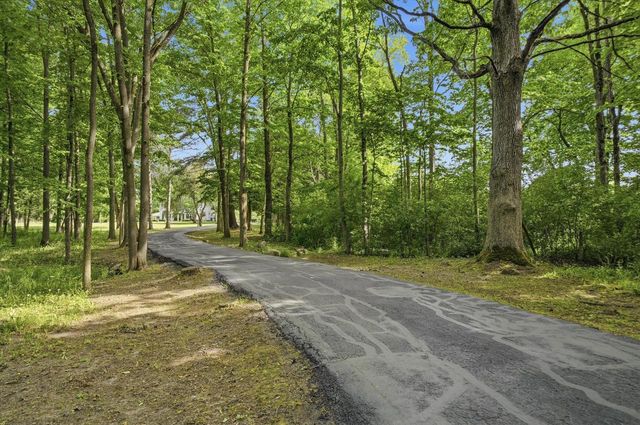 9431 W Hawthorne ROAD, Mequon, WI 53097
