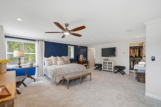9431 W Hawthorne ROAD, Mequon, WI 53097