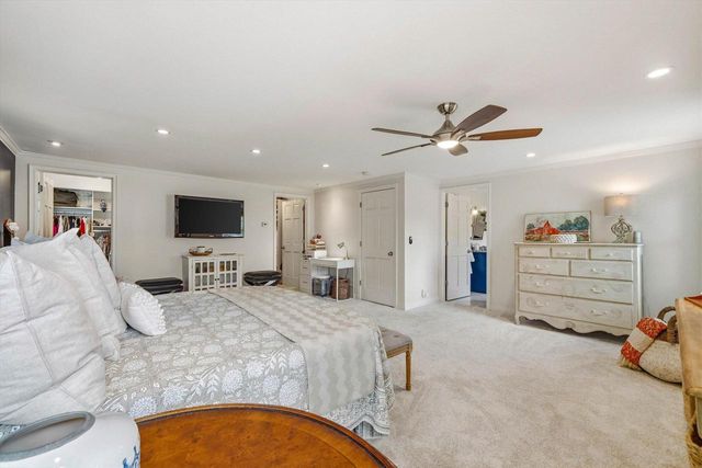 9431 W Hawthorne ROAD, Mequon, WI 53097