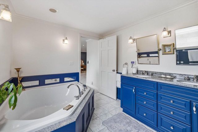 9431 W Hawthorne ROAD, Mequon, WI 53097