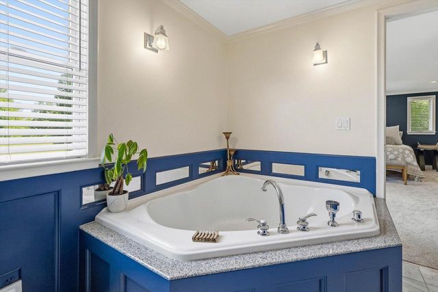 9431 W Hawthorne ROAD, Mequon, WI 53097