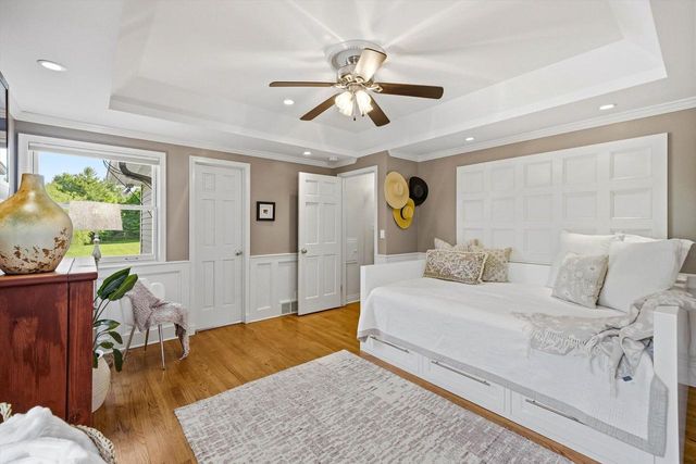 9431 W Hawthorne ROAD, Mequon, WI 53097